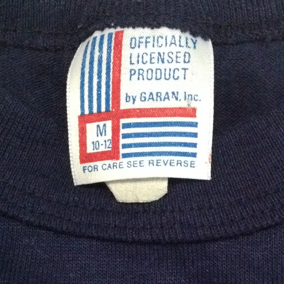 Yankees tee shirt M 10-12. Textured heat embossed logo- won’t ever fade. Exclnt. - Picture 2 of 3